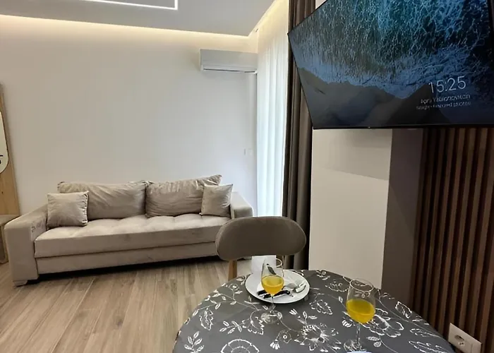 Seaside Escape Golem (Tirana)