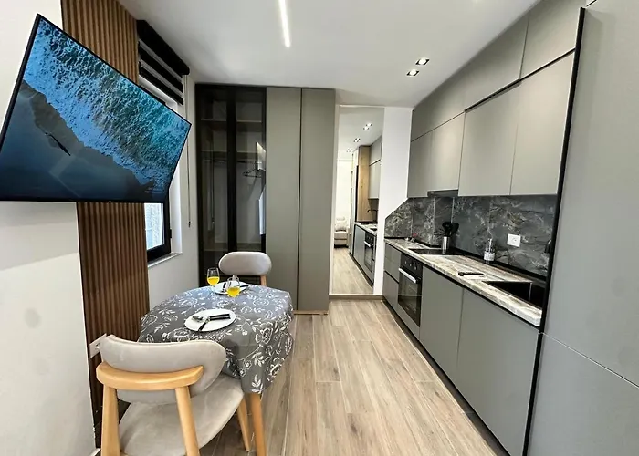 Seaside Escape Golem (Tirana)